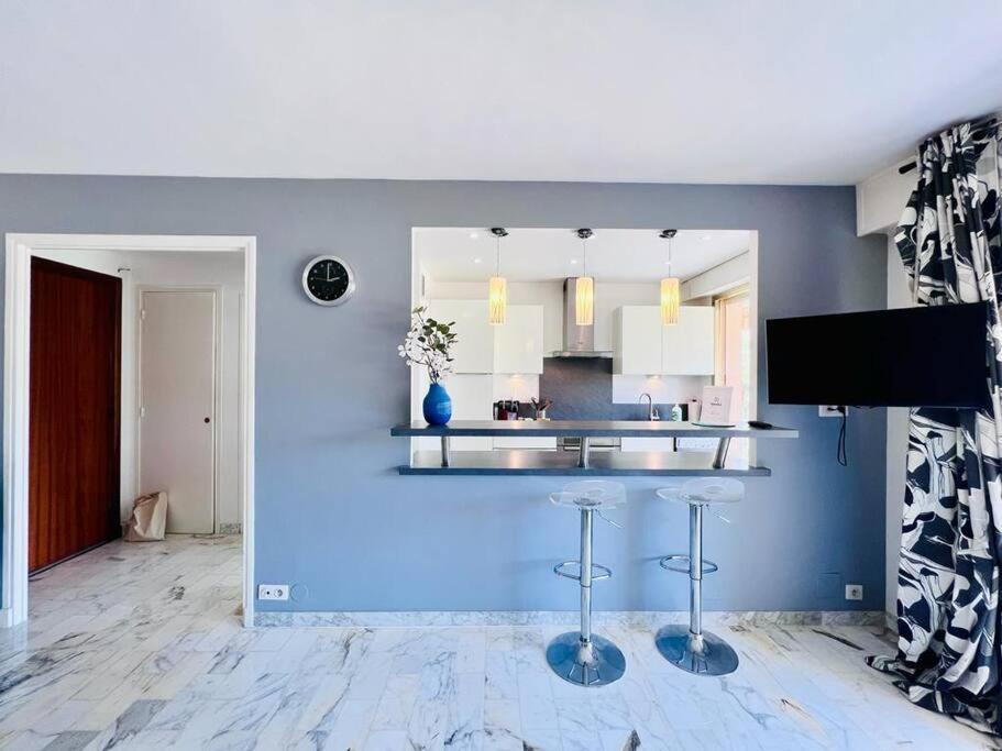 Le Pinede - Apt 4 Prs- Parking - Clim - 500M Plages Antibes Bagian luar foto